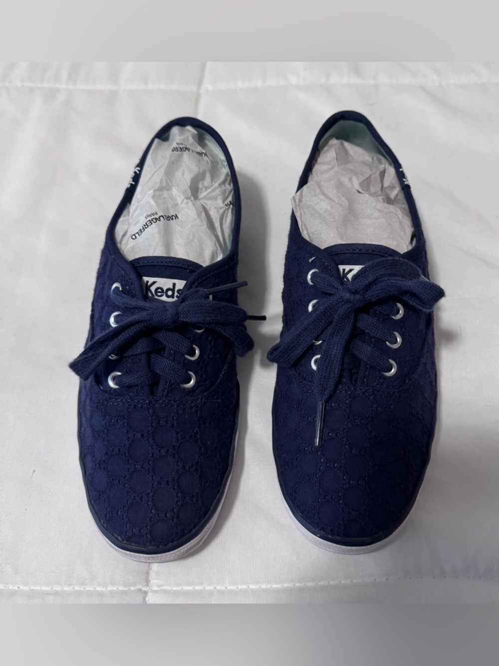 Keds Classic Champion Eyelet
Sneaker Women's Size 6” Dk Blue